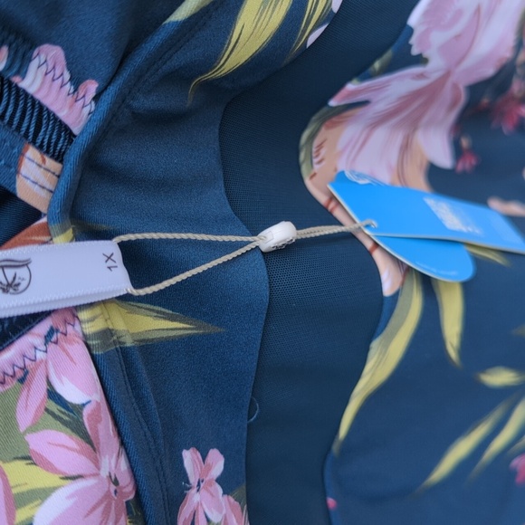 Cupshe Floral V-Neck Sheer Band Swimsuit in Navy &  Pink Plus Size - 1X NWT - Picture 4 of 7